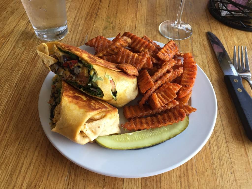 Barkers Waterfront Grille | restaurant | 300 Marina Dr, Superior, WI 54880, USA | 7153927152 OR +1 715-392-7152