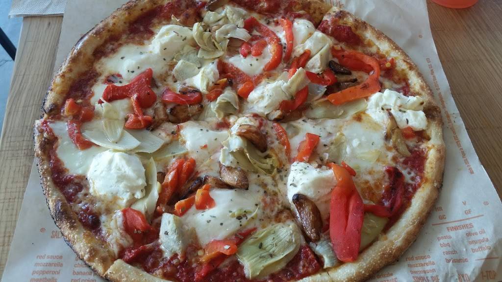 Blaze Pizza | meal takeaway | 13075 Victory Blvd, North Hollywood, CA 91606, USA | 8184836819 OR +1 818-483-6819