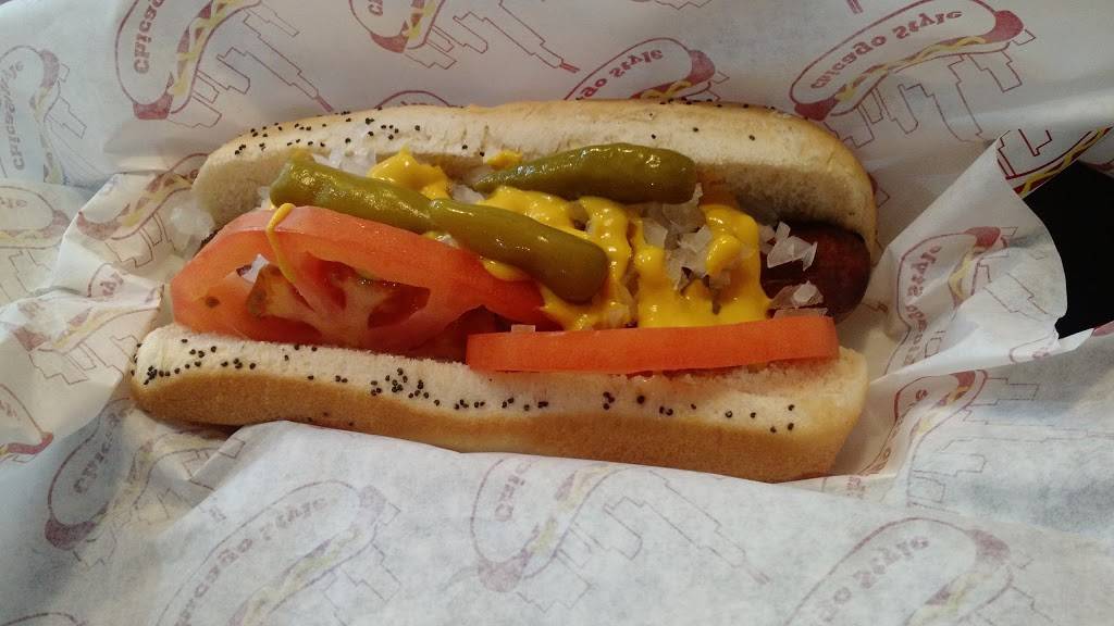 Dog House Grill | restaurant | 1534 N Wells St, Chicago, IL 60610, USA | 3126313737 OR +1 312-631-3737