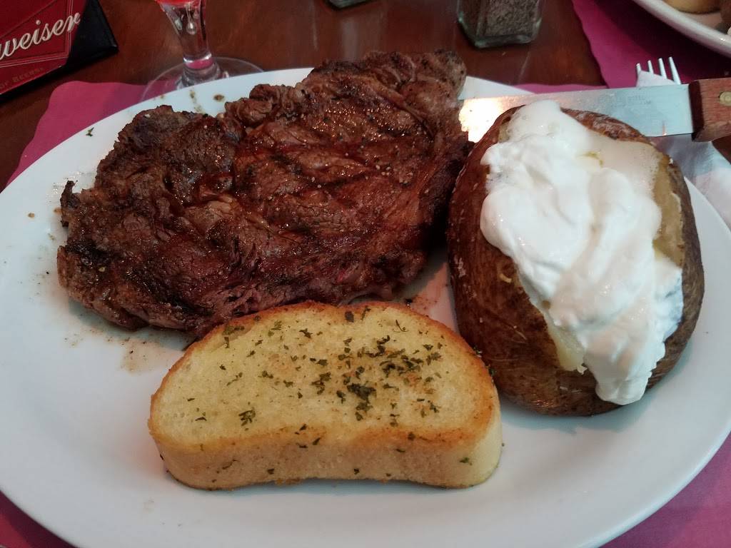 Polo Sports Lounge | restaurant | 25 E 30th Ave, Hutchinson, KS 67502, USA | 6202594313 OR +1 620-259-4313