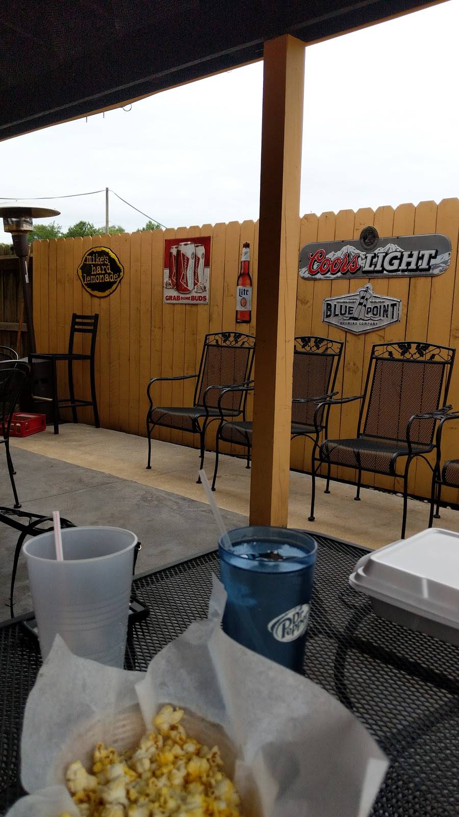 Between the Buns | restaurant | 1720 Lincolnway W, Osceola, IN 46561, USA | 5746794474 OR +1 574-679-4474