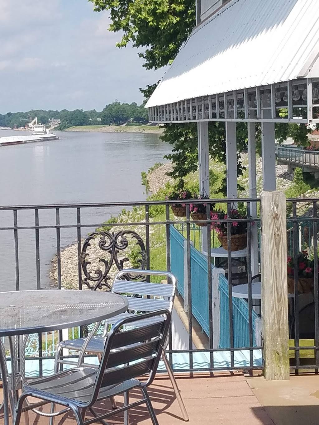 Edgewater Grille | restaurant | 1 E Water St, Newburgh, IN 47630, USA | 8128582443 OR +1 812-858-2443