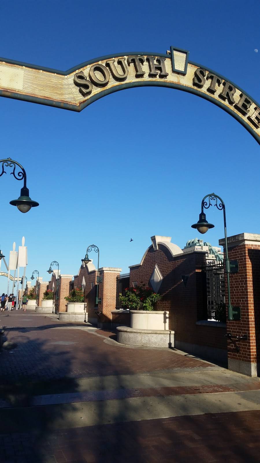 Downeys Restaurant | restaurant | 526 S Front St, Philadelphia, PA 19147, USA | 2157878185 OR +1 215-787-8185