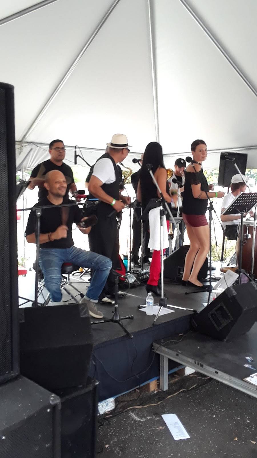 Reds Bar & Grill | restaurant | 7025 SE Foster Rd, Portland, OR 97206, USA | 5037887864 OR +1 503-788-7864