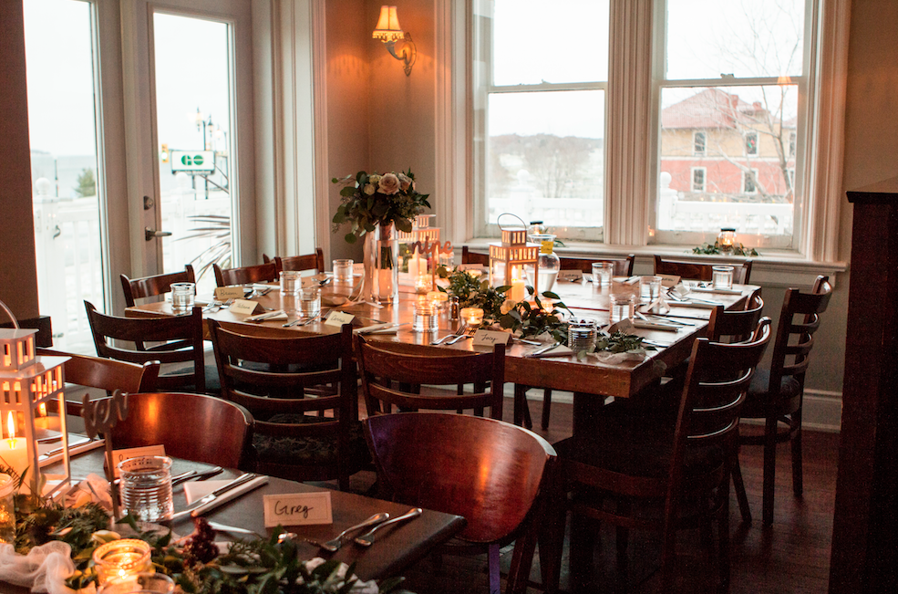 The Farmhouse Restaurant | restaurant | 268 Bradford St, Barrie, ON L4N 3B7, Canada | 7057370522 OR +1 705-737-0522