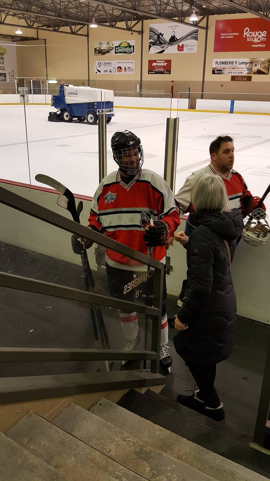 Resto Bar Olympia Yvan Cournoyer | restaurant | 1145 Boulevard Jean-De Brébeuf, Drummondville, QC J2B 4T5, Canada | 8194727367 OR +1 819-472-7367