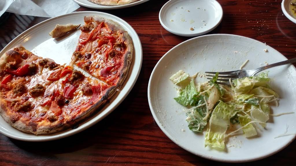 Carrabbas Italian Grill | restaurant | 9 3rd St N, Jacksonville Beach, FL 32250, USA | 9042495550 OR +1 904-249-5550