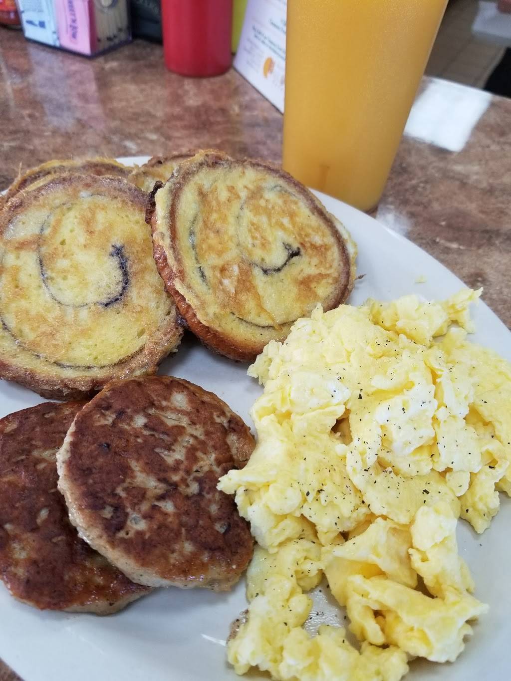 Village Gourmet Hot Dogs | restaurant | 449 N Wayne Rd, Westland, MI 48185, USA | 7347299555 OR +1 734-729-9555