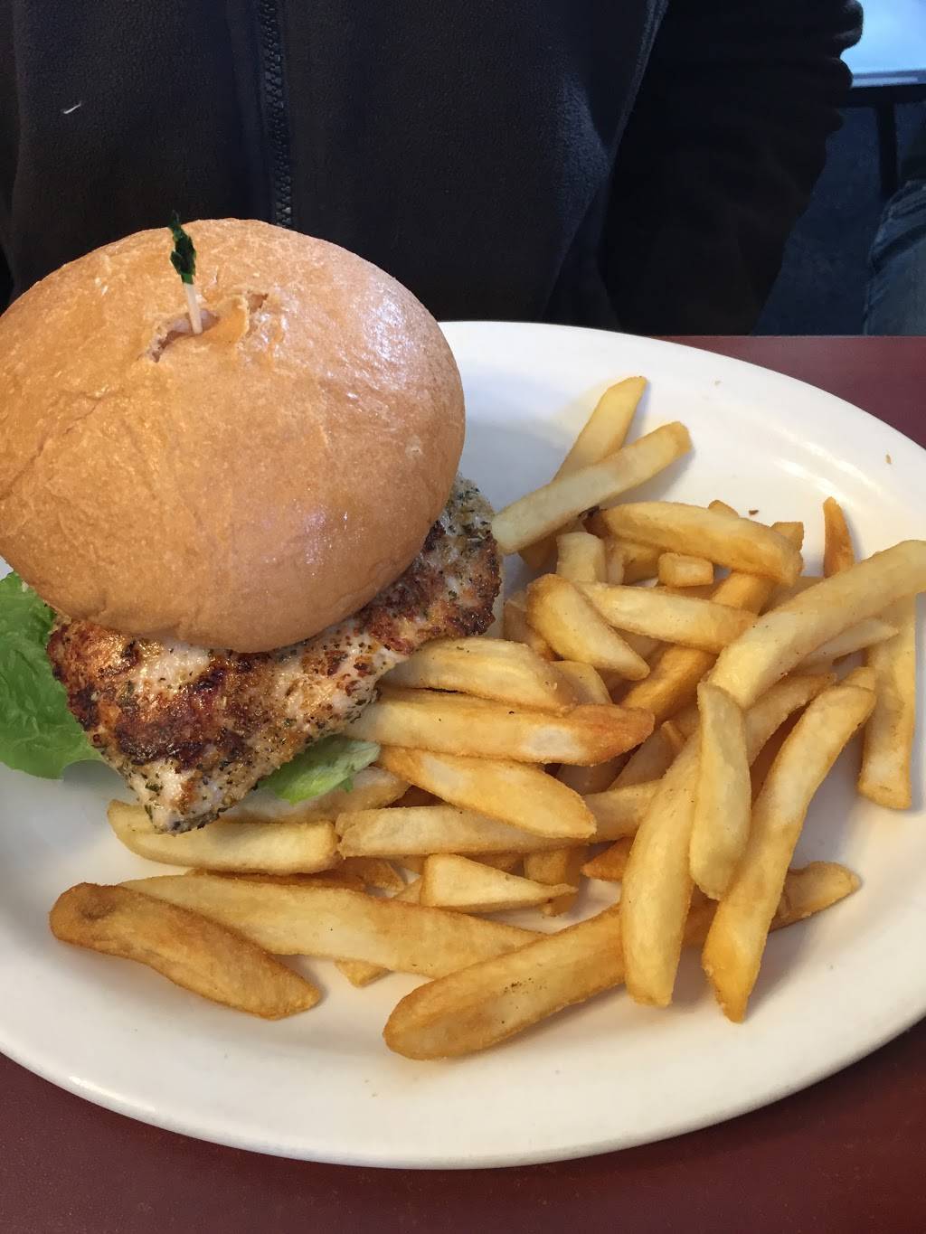 Guss Family Restaurant | restaurant | 4377 State Rd, Cleveland, OH 44109, USA | 2166615967 OR +1 216-661-5967