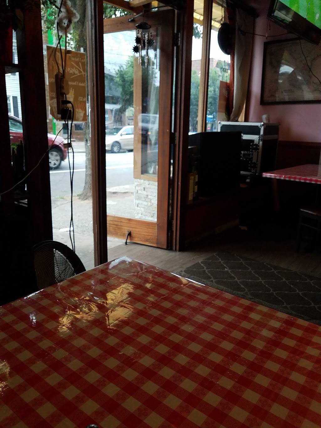 Cinderellas | restaurant | 108 Victory Blvd, Staten Island, NY 10301, USA | 7182854333 OR +1 718-285-4333