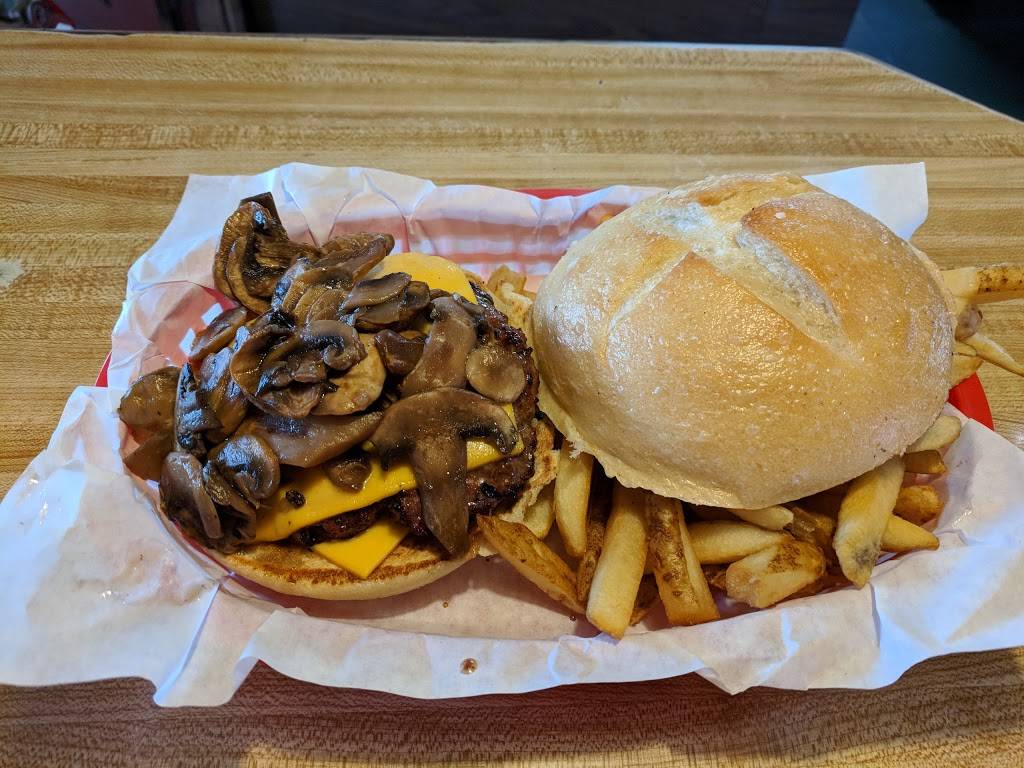 Clarkes Charcoal Broiler | restaurant | 615 W El Camino Real, Mountain View, CA 94040, USA | 6509670851 OR +1 650-967-0851