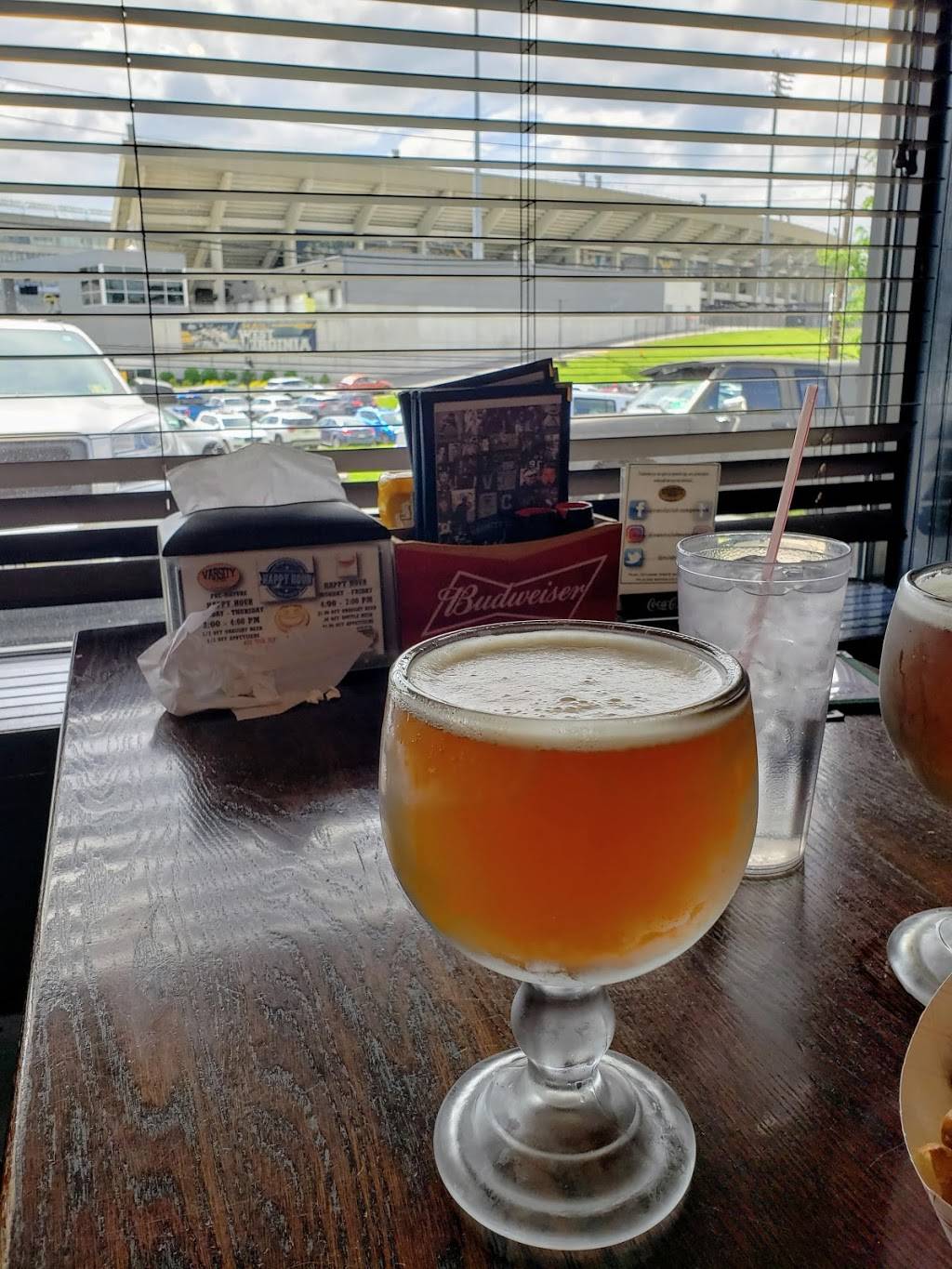 Varsity Club | restaurant | 910 Willowdale Rd, Morgantown, WV 26505, USA | 3045995990 OR +1 304-599-5990