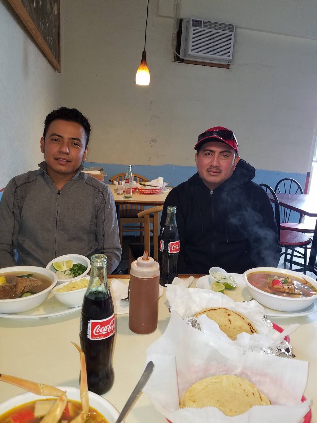 Restaurante Y Pupuseria La Yola | restaurant | 411 W Milwaukee Ave, Storm Lake, IA 50588, USA | 7127305648 OR +1 712-730-5648