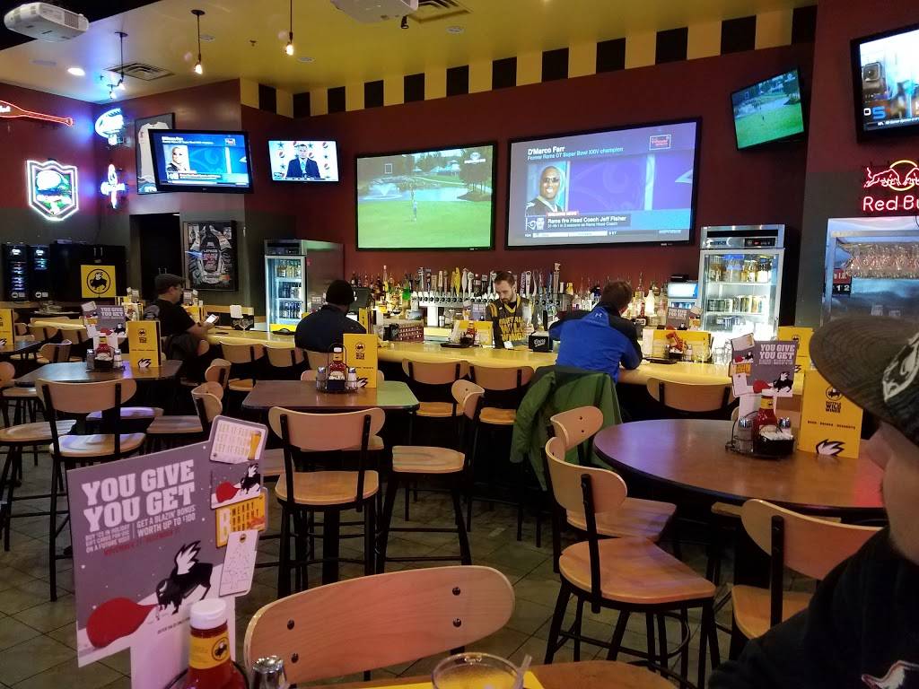 Buffalo Wild Wings | meal takeaway | 1307 Miller Trunk Hwy, Duluth, MN 55811, USA | 2187225100 OR +1 218-722-5100