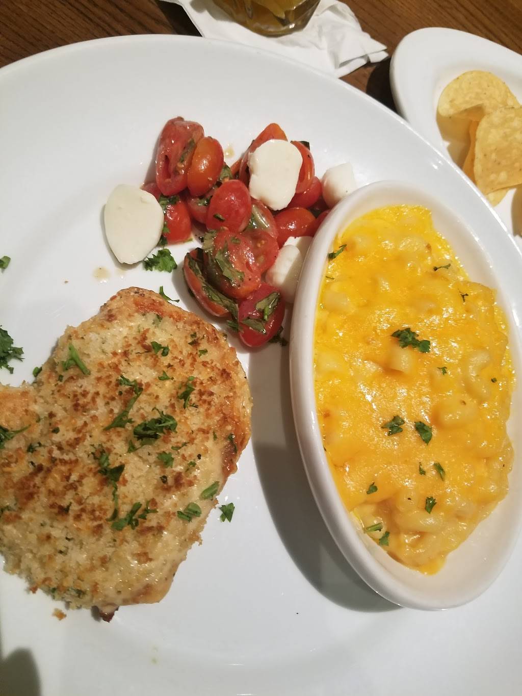 TGI Fridays | restaurant | 620 Scranton Carbondale Hwy, Scranton, PA 18508, USA | 5705585500 OR +1 570-558-5500