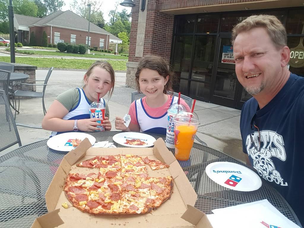 Dominos Pizza | meal delivery | 9615 Countryside Center Ln, Knoxville, TN 37931, USA | 8656947711 OR +1 865-694-7711