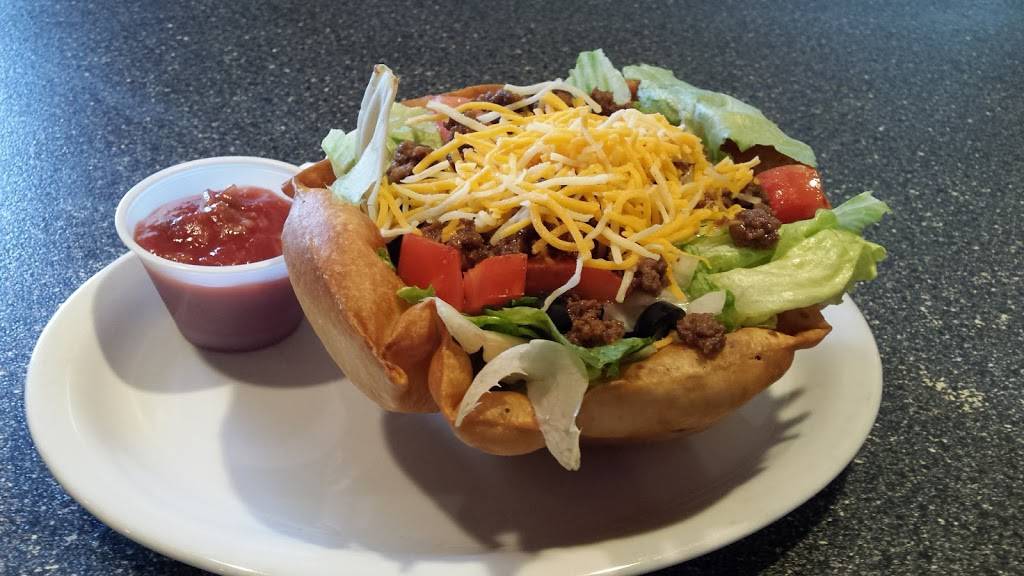 FLUME CREEK FAMILY GRILL | restaurant | 140 E Randolph St, Rosholt, WI 54473, USA | 7156777183 OR +1 715-677-7183