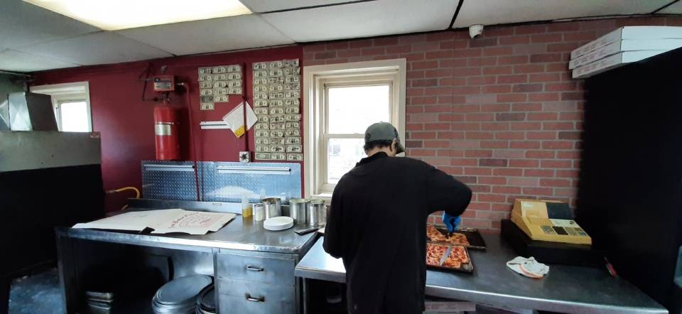 Tinos pizza and deli | restaurant | 8803 Buffalo Ave, Niagara Falls, NY 14304, USA | 7165242018 OR +1 716-524-2018