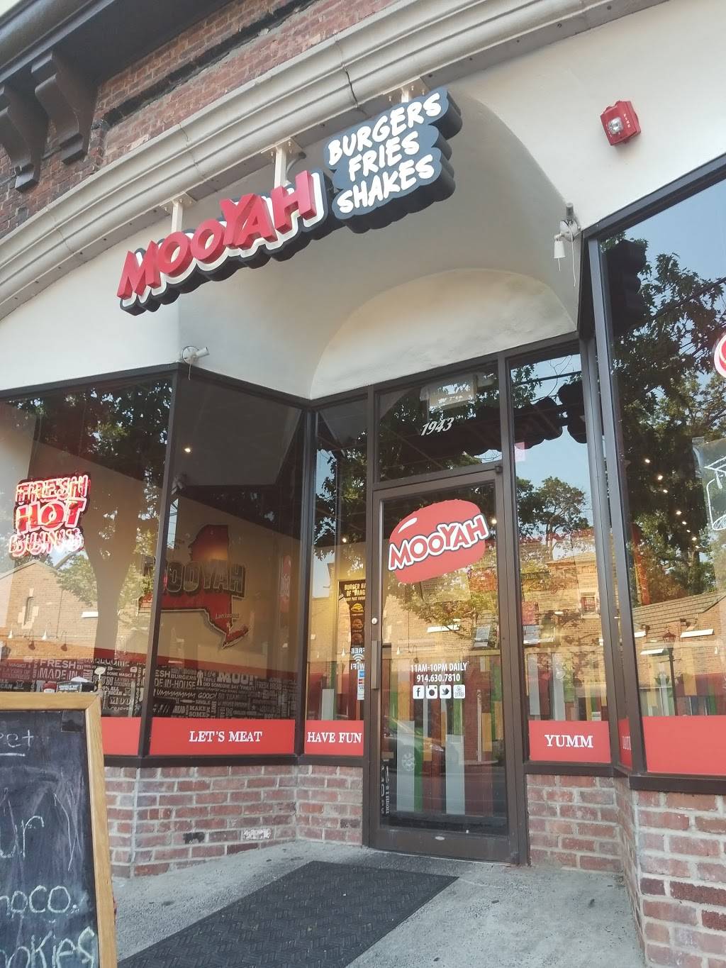 MOOYAH Burgers, Fries & Shakes | restaurant | 1943 Palmer Ave, Larchmont, NY 10538, USA | 9146307810 OR +1 914-630-7810