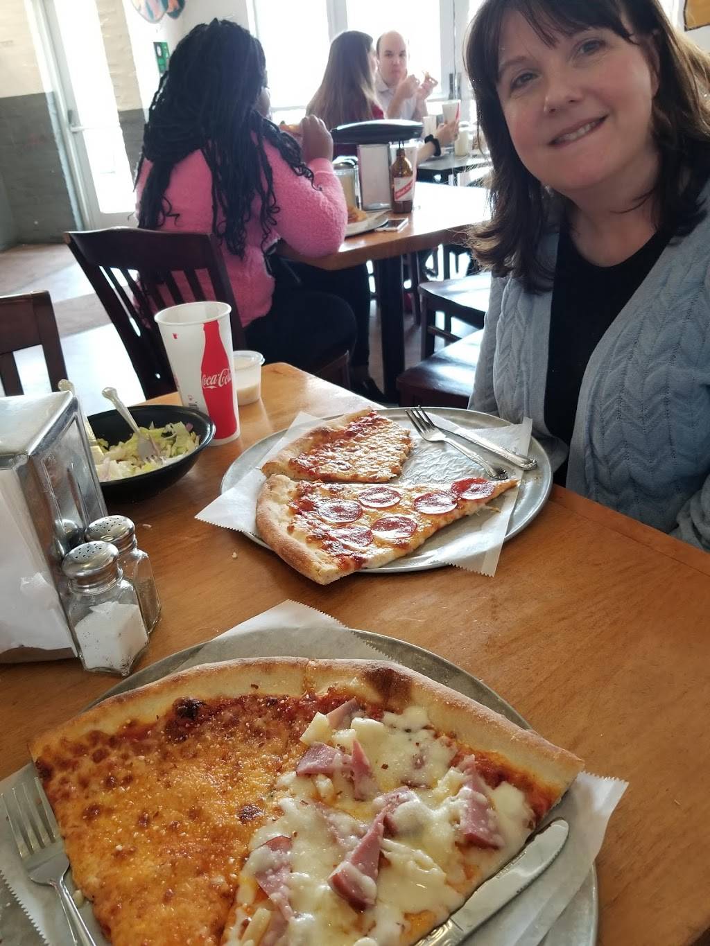 Fellinis Pizza | restaurant | 2809 Peachtree Rd, Atlanta, GA 30305, USA | 4042660082 OR +1 404-266-0082