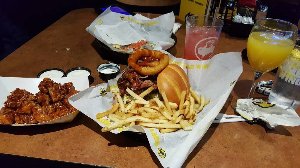 Buffalo Wild Wings | restaurant | 6801 Dixie Hwy, Louisville, KY 40258, USA | 5029351997 OR +1 502-935-1997