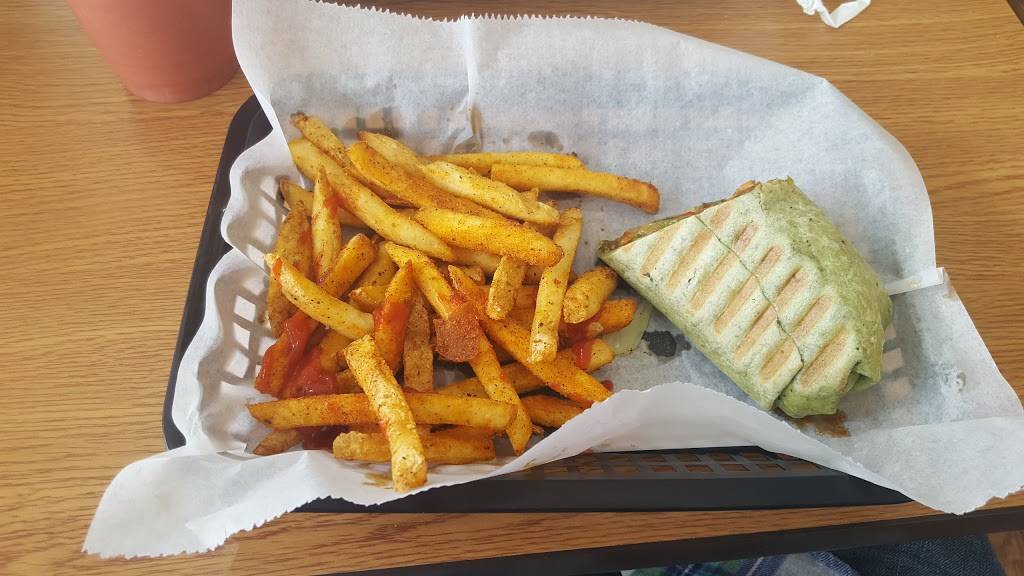 So-Cal Burgers, Wraps & Frozen Yogurt | restaurant | 6773 Middlebelt Rd, Garden City, MI 48135, USA | 7343382691 OR +1 734-338-2691