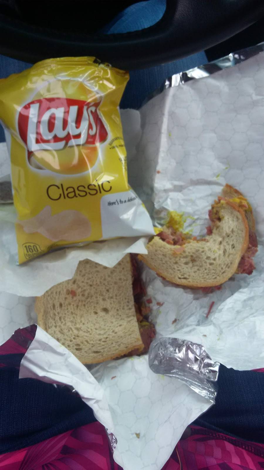 Mae Velmas Corned Beef | restaurant | 4101 N 76th St, Milwaukee, WI 53222, USA | 4149882448 OR +1 414-988-2448