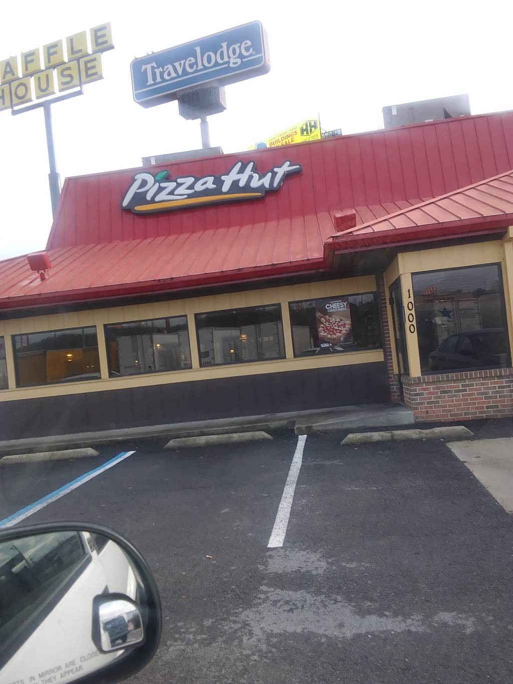 Pizza Hut | meal takeaway | 1000 Oak Mountain Cir, Pelham, AL 35124, USA | 2057330021 OR +1 205-733-0021