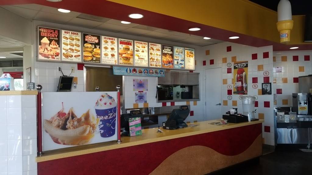 Wienerschnitzel | restaurant | 4111 Woodruff Ave, Lakewood, CA 90713, USA | 5624252535 OR +1 562-425-2535