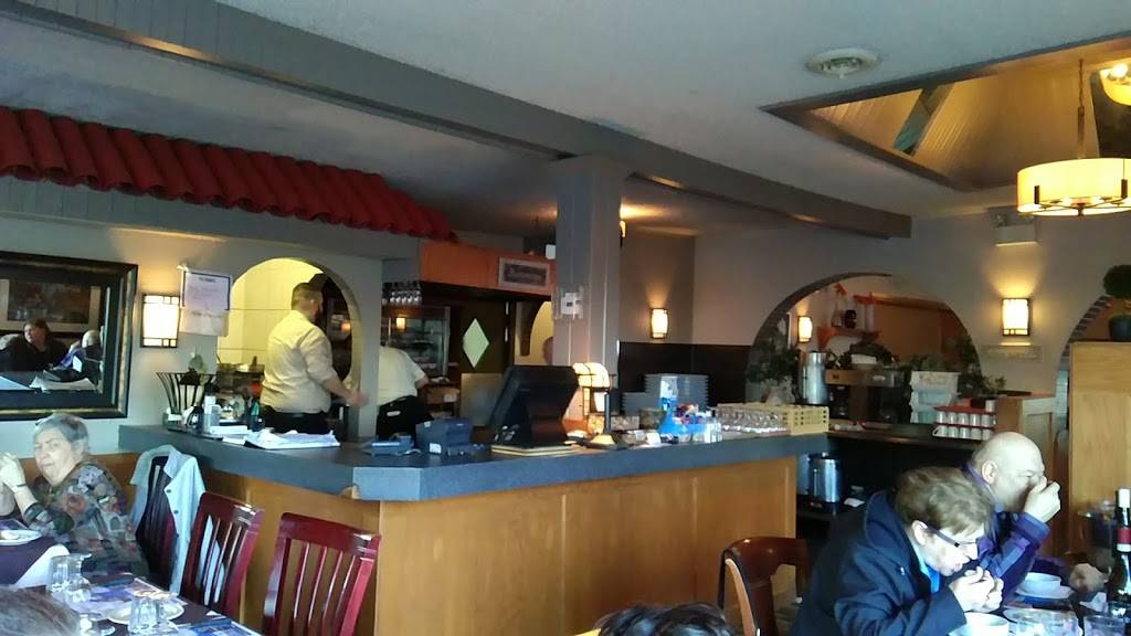 Restaurant Le Vieux Canal | restaurant | 4185 Boulevard Marie-Victorin, Sainte-Catherine, QC J5C 1X9, Canada | 4506352238 OR +1 450-635-2238