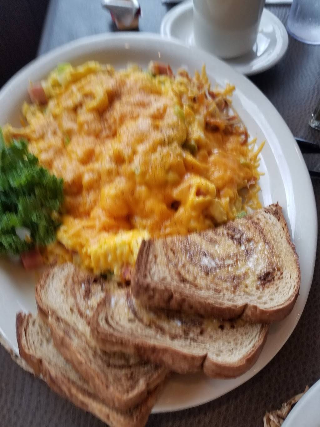 Waupaca Woods Restaurant | restaurant | 815 W Fulton St, Waupaca, WI 54981, USA | 7152587400 OR +1 715-258-7400