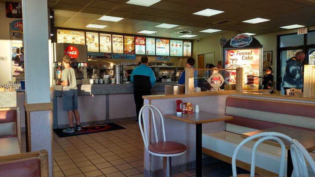 Dairy Queen | restaurant | 10593 St Charles Rock Rd, St Ann, MO 63074, USA | 3144271727 OR +1 314-427-1727