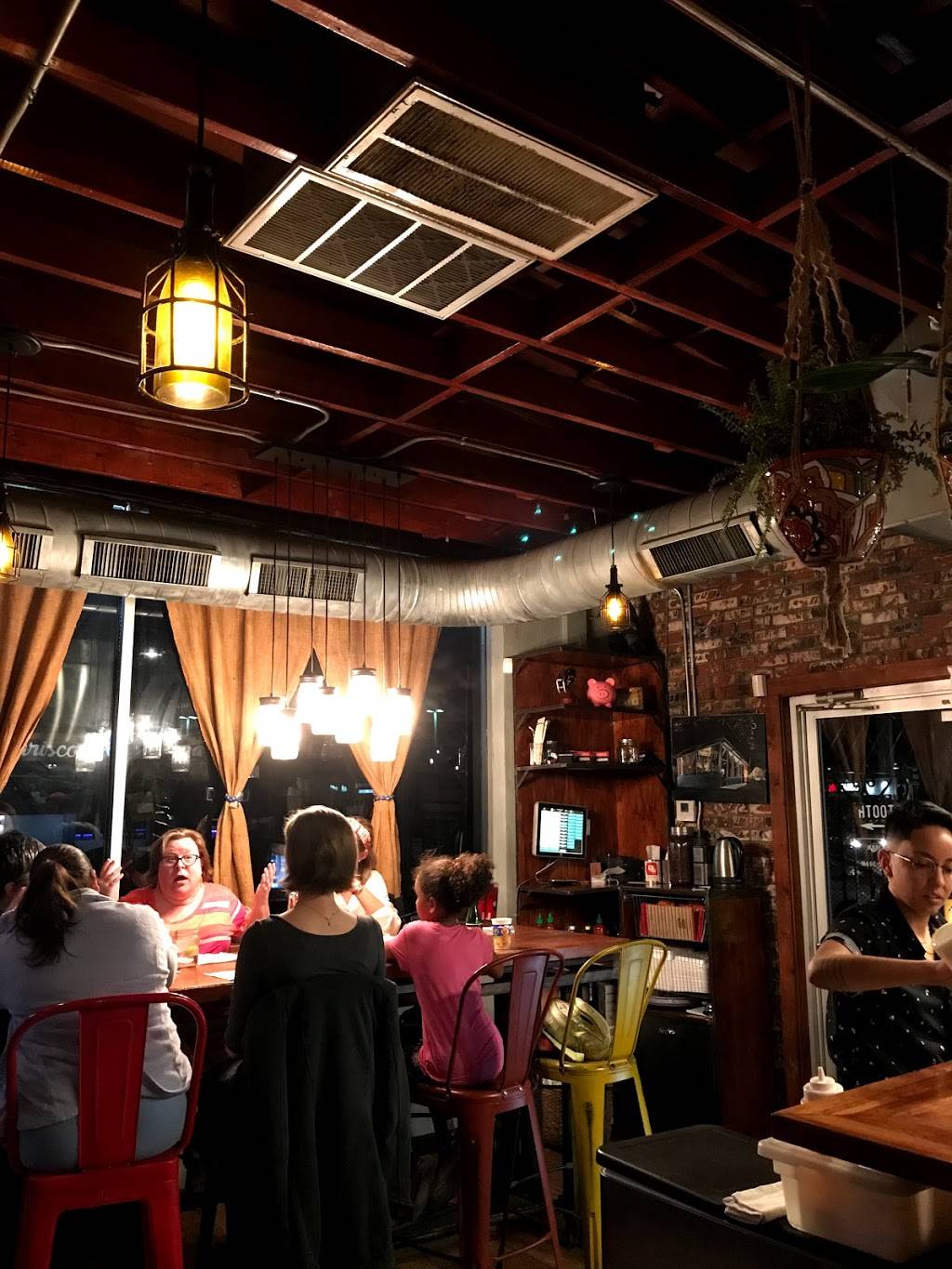 Sabertooth Food Co. | restaurant | 4012 N Mesa St, El Paso, TX 79902, USA | 9155338024 OR +1 915-533-8024