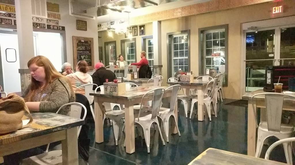 Carolina Smokehouse | restaurant | 9 Pavilion Ave S, Carolina Beach, NC 28428, USA | 9107071818 OR +1 910-707-1818