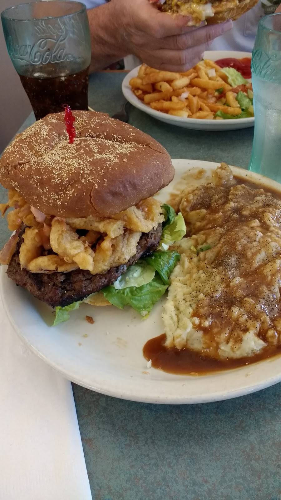 Raiders Coney & Bistro | restaurant | 208 N Main St, Almont, MI 48003, USA | 8107982272 OR +1 810-798-2272