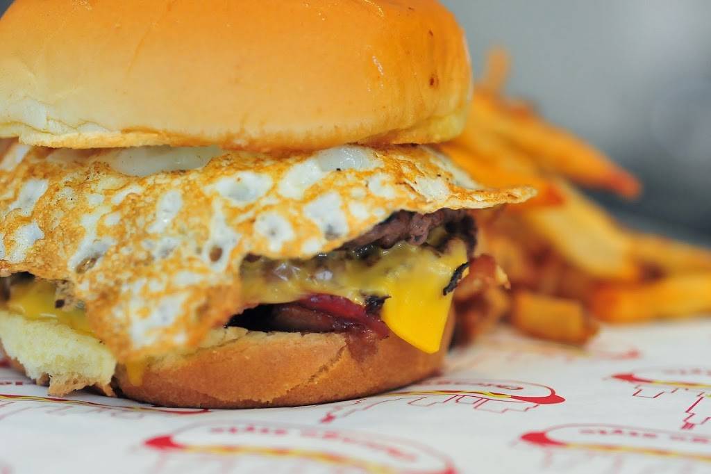 Devil Dawgs on Sheffield | restaurant | 2147 N Sheffield Ave, Chicago, IL 60614, USA | 7732814300 OR +1 773-281-4300