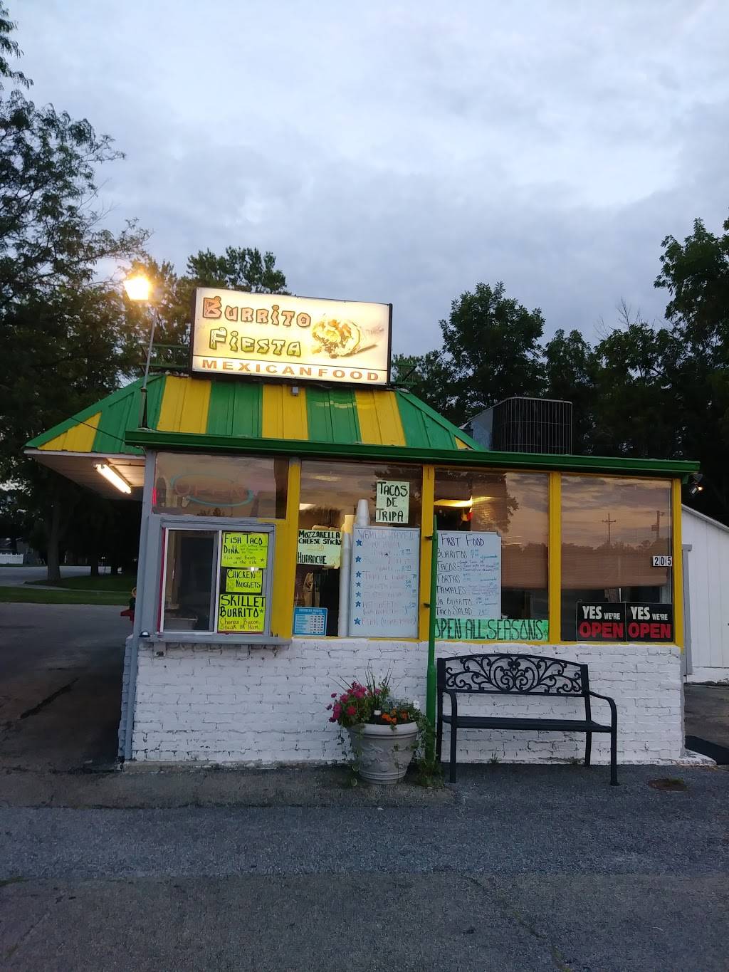 Burrito Fiesta | restaurant | 205 W South St, Plano, IL 60545, USA | 6302732310 OR +1 630-273-2310