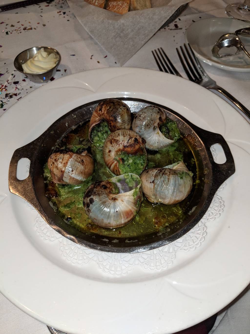 Les Folies Brasserie | restaurant | 2552 Riva Rd, Annapolis, MD 21401, USA | 4105730970 OR +1 410-573-0970