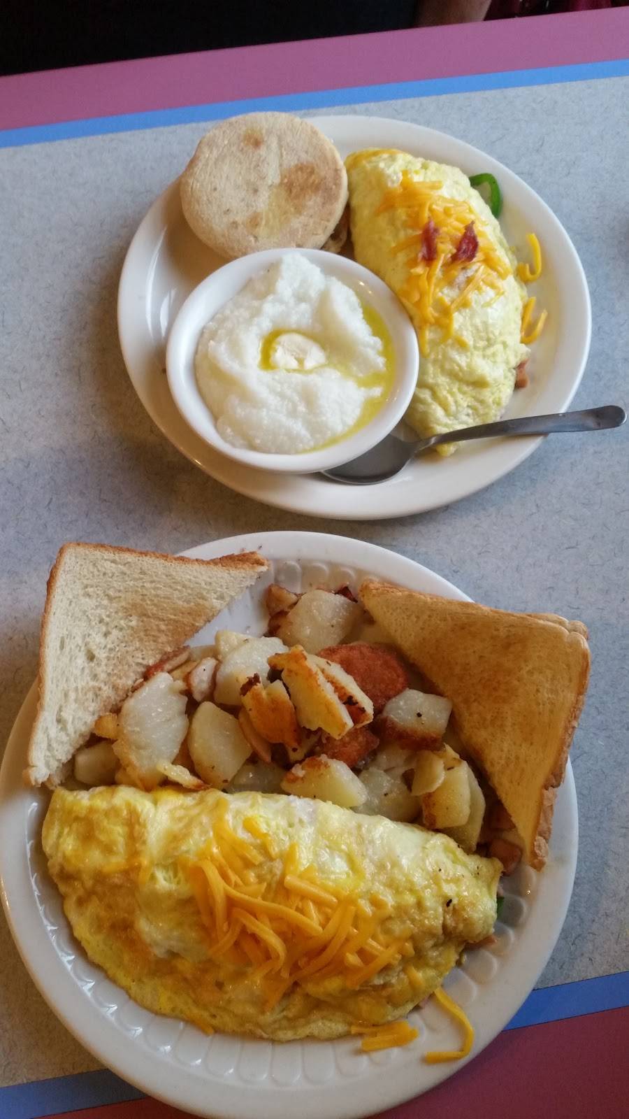 Mill Street Diner | restaurant | 727 S Mill St, Lewisville, TX 75057, USA | 9722216600 OR +1 972-221-6600