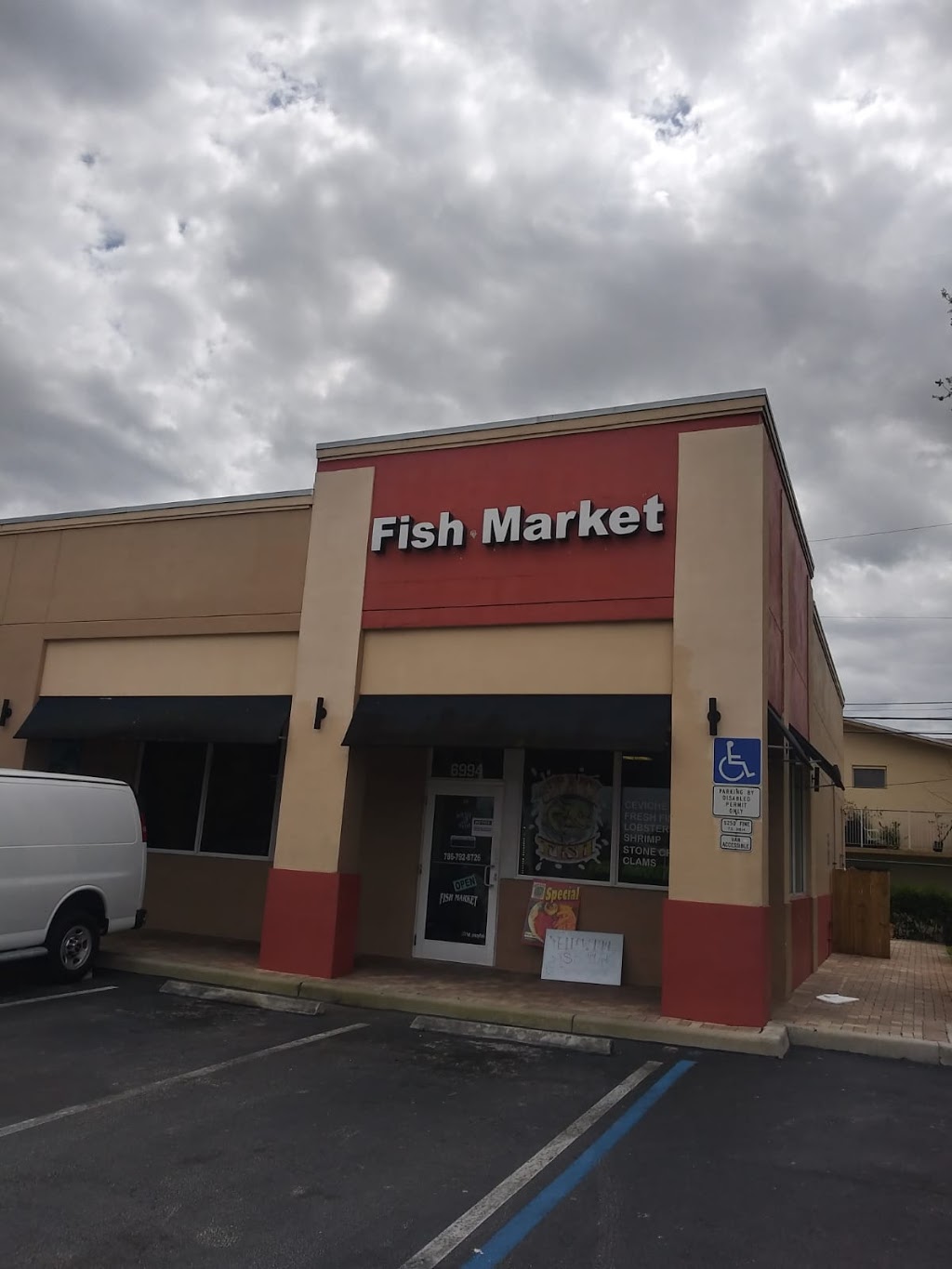 First Crazy Fish | restaurant | 6994 Pembroke Rd, Pembroke Pines, FL 33023, USA | 7867928726 OR +1 786-792-8726