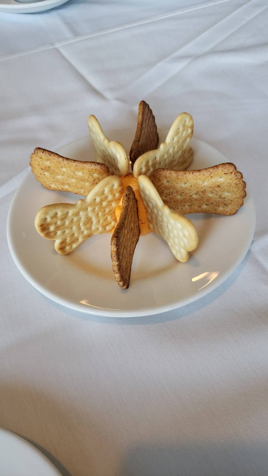 Beacon Club | restaurant | 5830 Portage Rd, Portage, MI 49002, USA | 2693439000 OR +1 269-343-9000