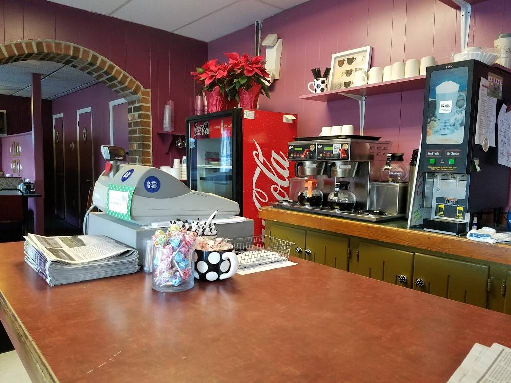 Gigis Place | restaurant | 568 Main St, Apalachin, NY 13732, USA | 6076252212 OR +1 607-625-2212