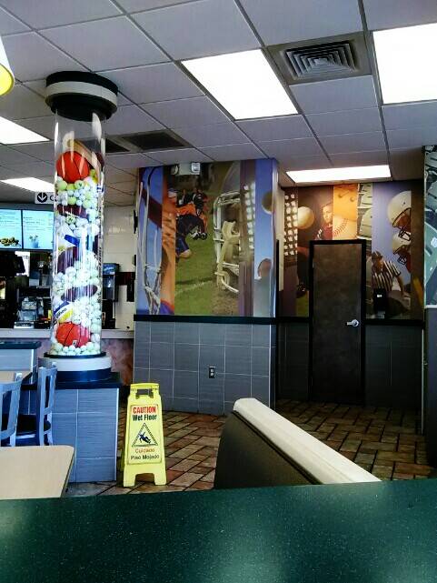 McDonalds | cafe | 22 Union St, Newark, OH 43055, USA | 7403444920 OR +1 740-344-4920