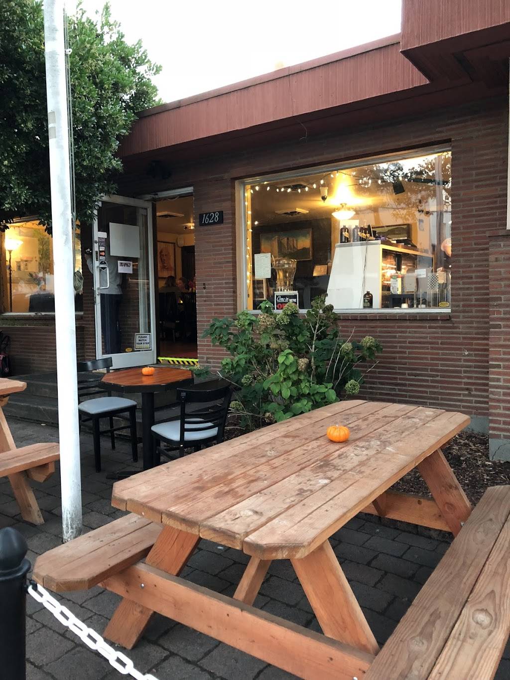 Vtopia All Vegan Restaurant & Cheese Shop | restaurant | 1628 SW Jefferson St, Portland, OR 97201, USA | 9712717656 OR +1 971-271-7656