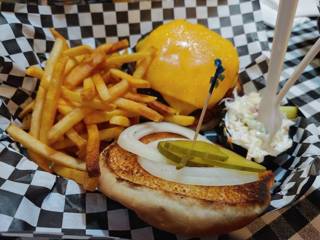 Brickyard Lounge and Grill | restaurant | 747 W International Speedway Blvd, Daytona Beach, FL 32114, USA | 3862532270 OR +1 386-253-2270