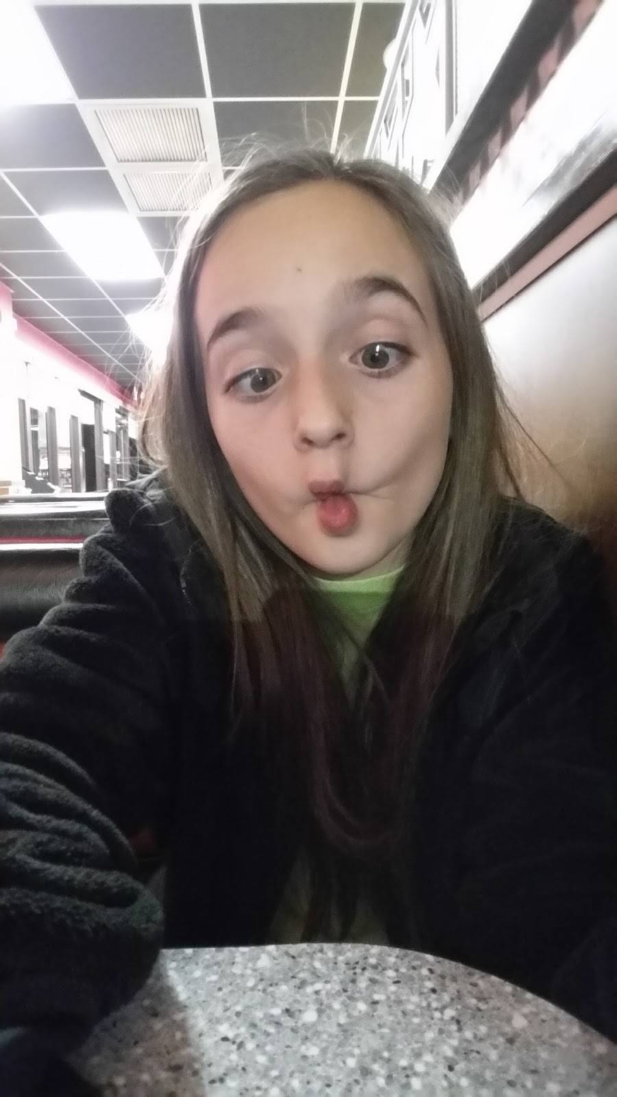 Hardees | restaurant | 1901 S York Rd, Gastonia, NC 28052, USA | 7048673921 OR +1 704-867-3921