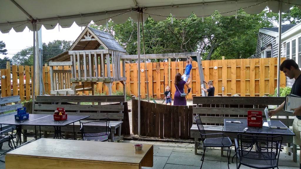 Laurinos Tavern | restaurant | 3668 Main St, Brewster, MA 02631, USA | 5088966135 OR +1 508-896-6135