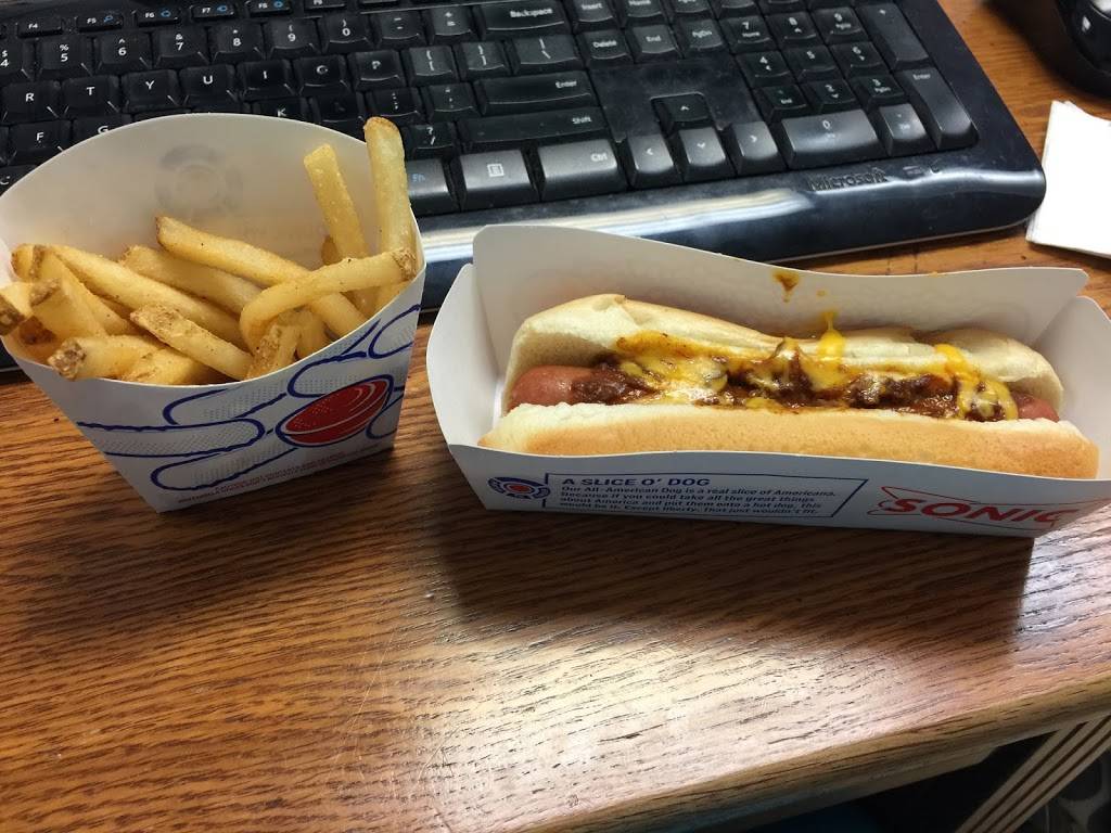 Sonic Drive-In | restaurant | 1911 N Jackson St, Tullahoma, TN 37388, USA | 9314610300 OR +1 931-461-0300