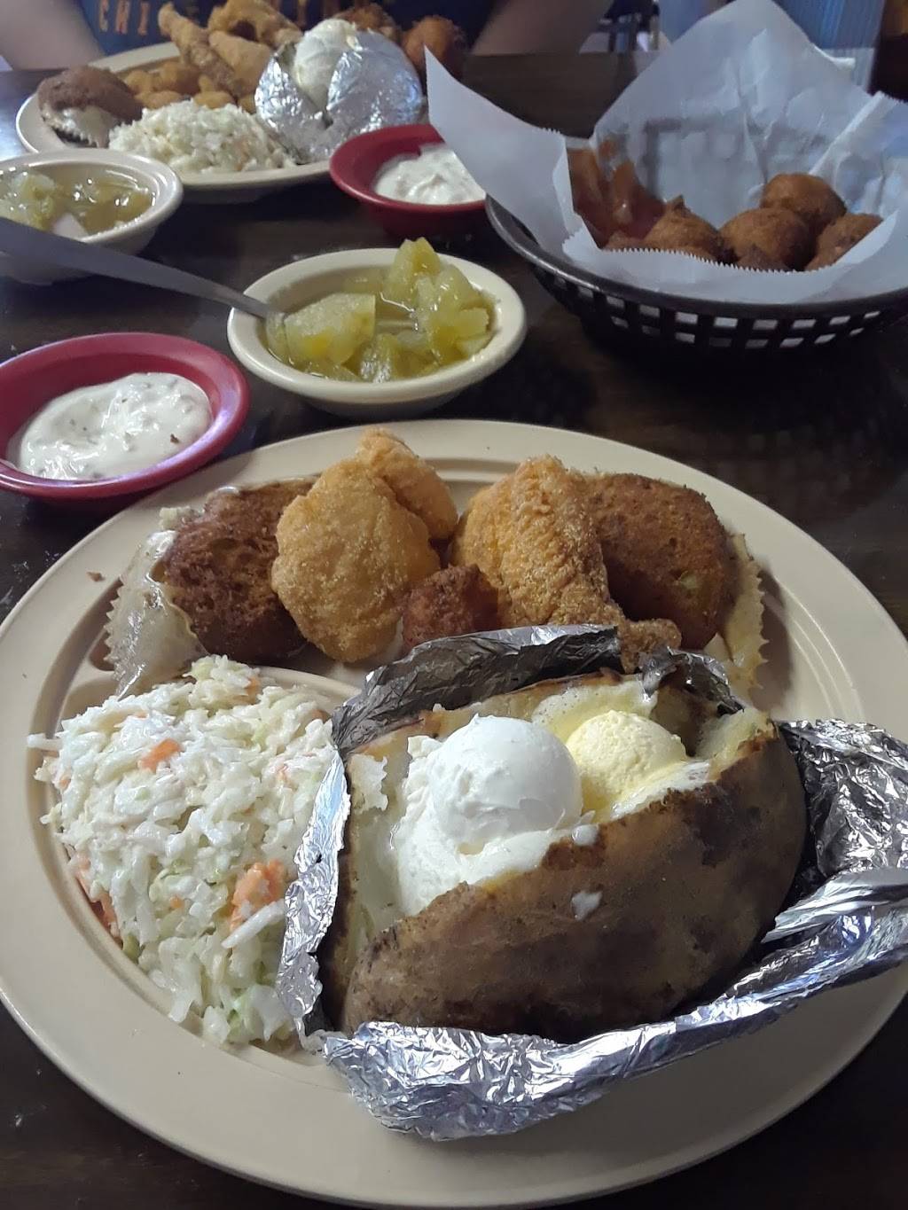 Catfish Wharf | restaurant | 610 East South Bypass, Kennett, MO 63857, USA | 5738881998 OR +1 573-888-1998