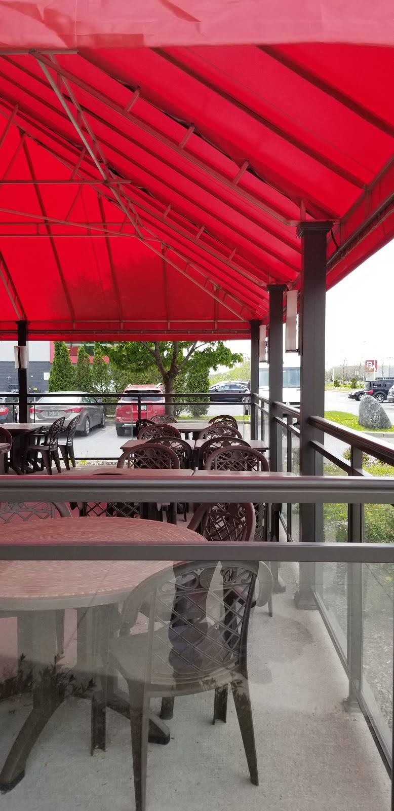 Mikes | restaurant | 1311 Rue Roberval, Saint-Bruno-de-Montarville, QC J3V 5J1, Canada | 4506531516 OR +1 450-653-1516